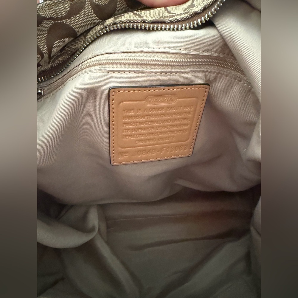 Coach bag, gently used. Last customer canceled order so it’s still available - Picture 7 of 8
